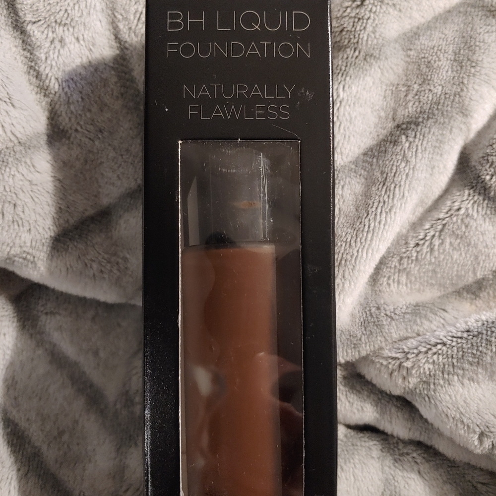 BH Liquid Foundation Naturally Flawless 1oz. 233 Warm Espresso